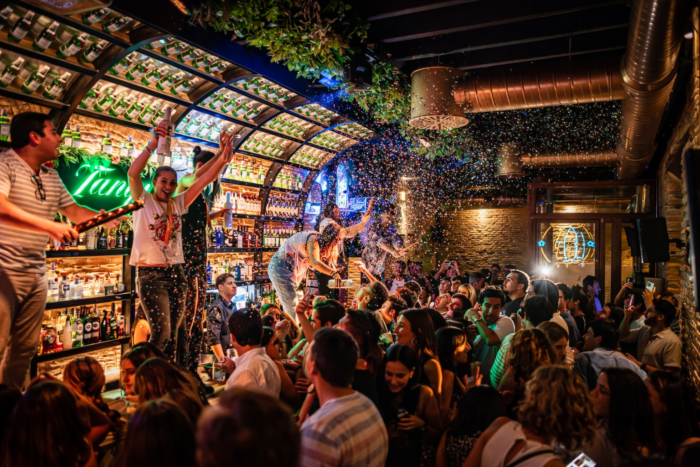 California Dreams Sevilla | Noches con Actitud y Copas